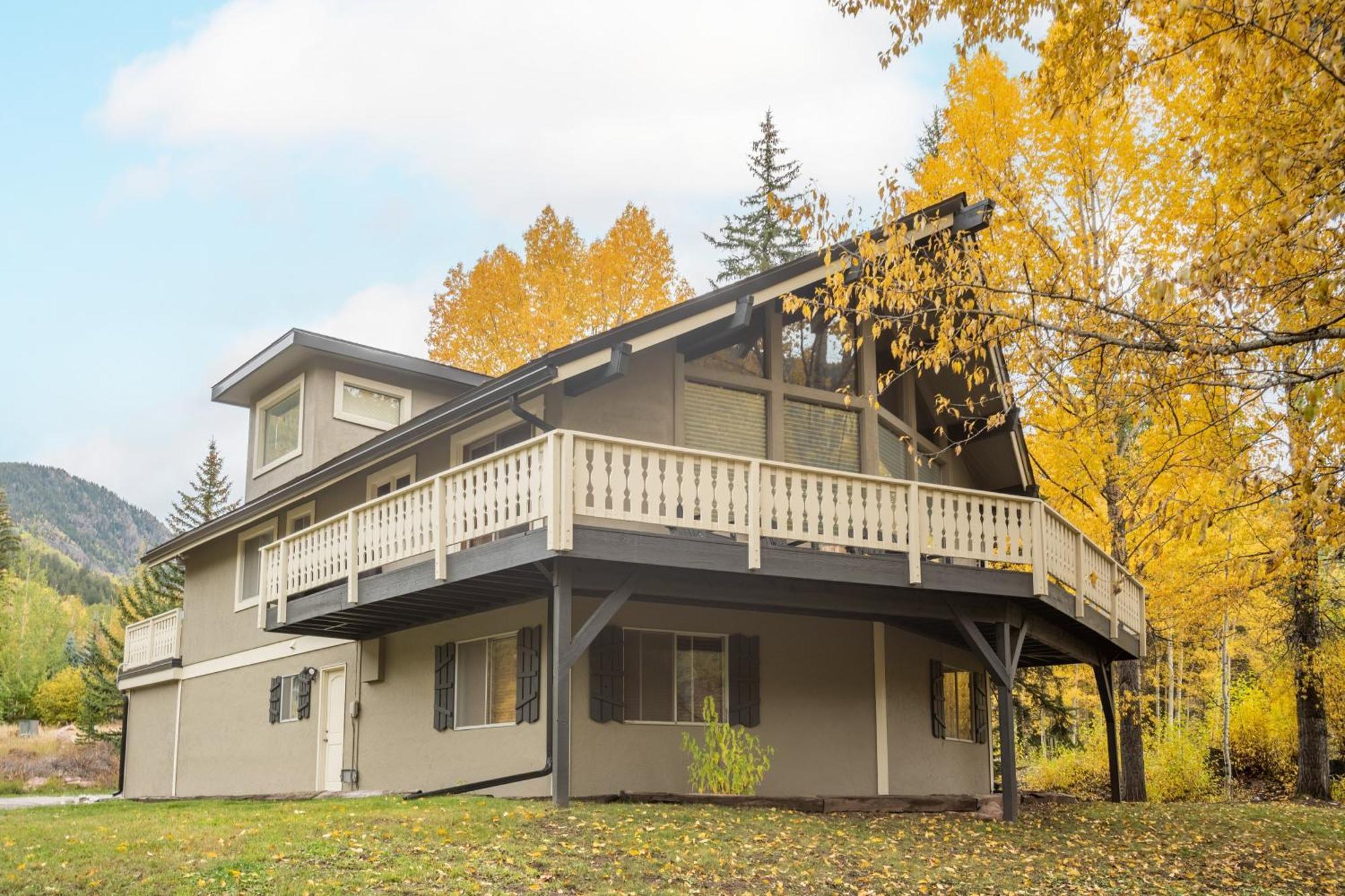 Bighorn By Avantstay Spacious Ski Cabin W Sprawling Porch Views Hot Tub Vail Exterior photo