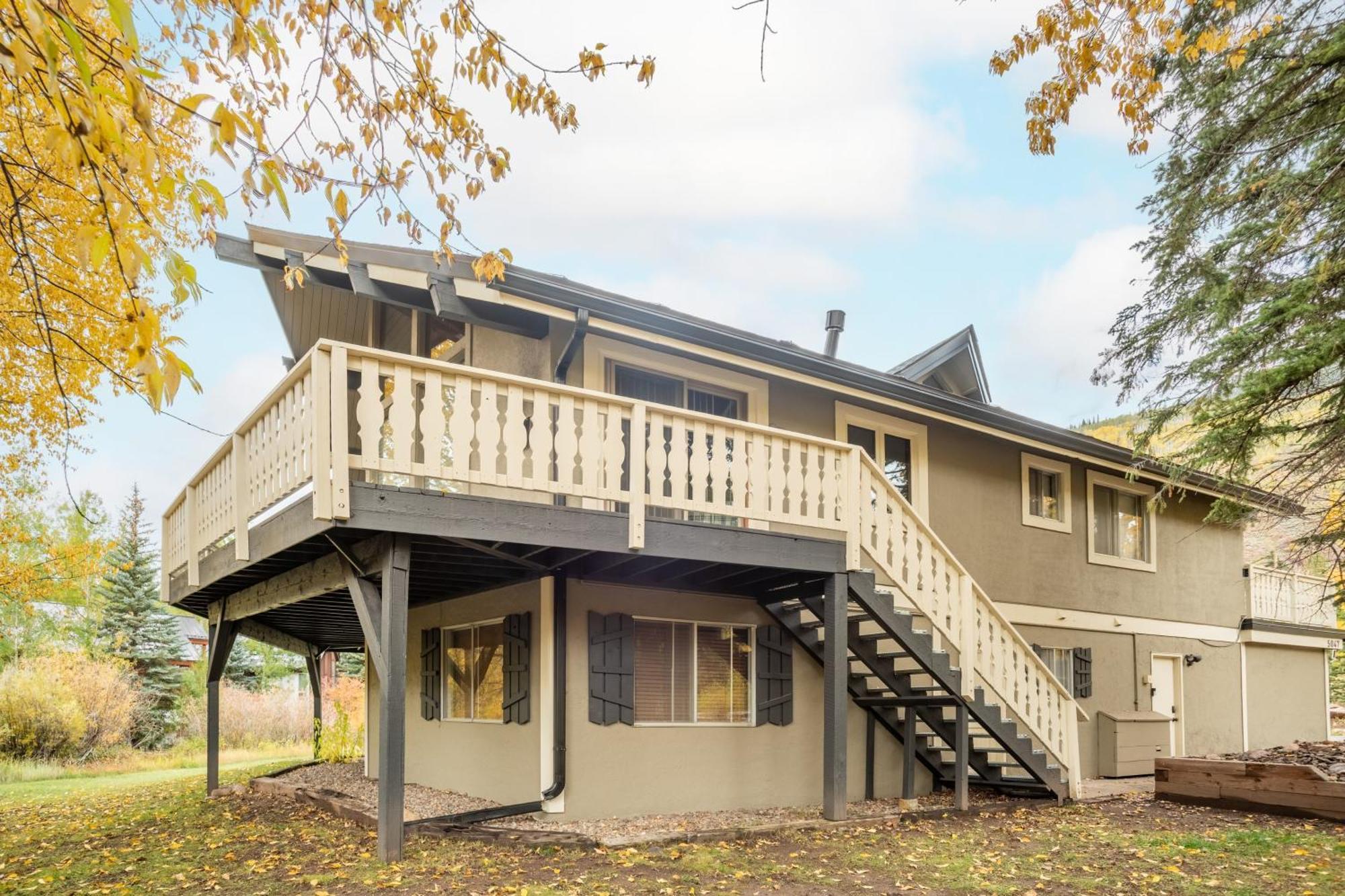 Bighorn By Avantstay Spacious Ski Cabin W Sprawling Porch Views Hot Tub Vail Exterior photo