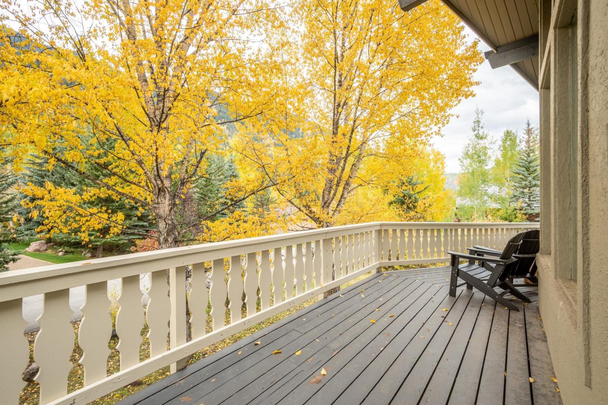 Bighorn By Avantstay Spacious Ski Cabin W Sprawling Porch Views Hot Tub Vail Exterior photo