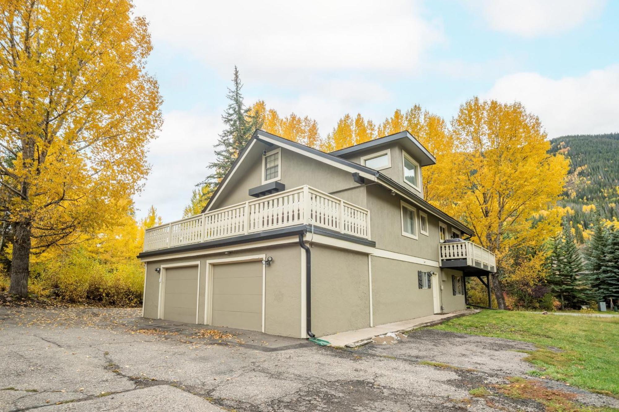 Bighorn By Avantstay Spacious Ski Cabin W Sprawling Porch Views Hot Tub Vail Exterior photo